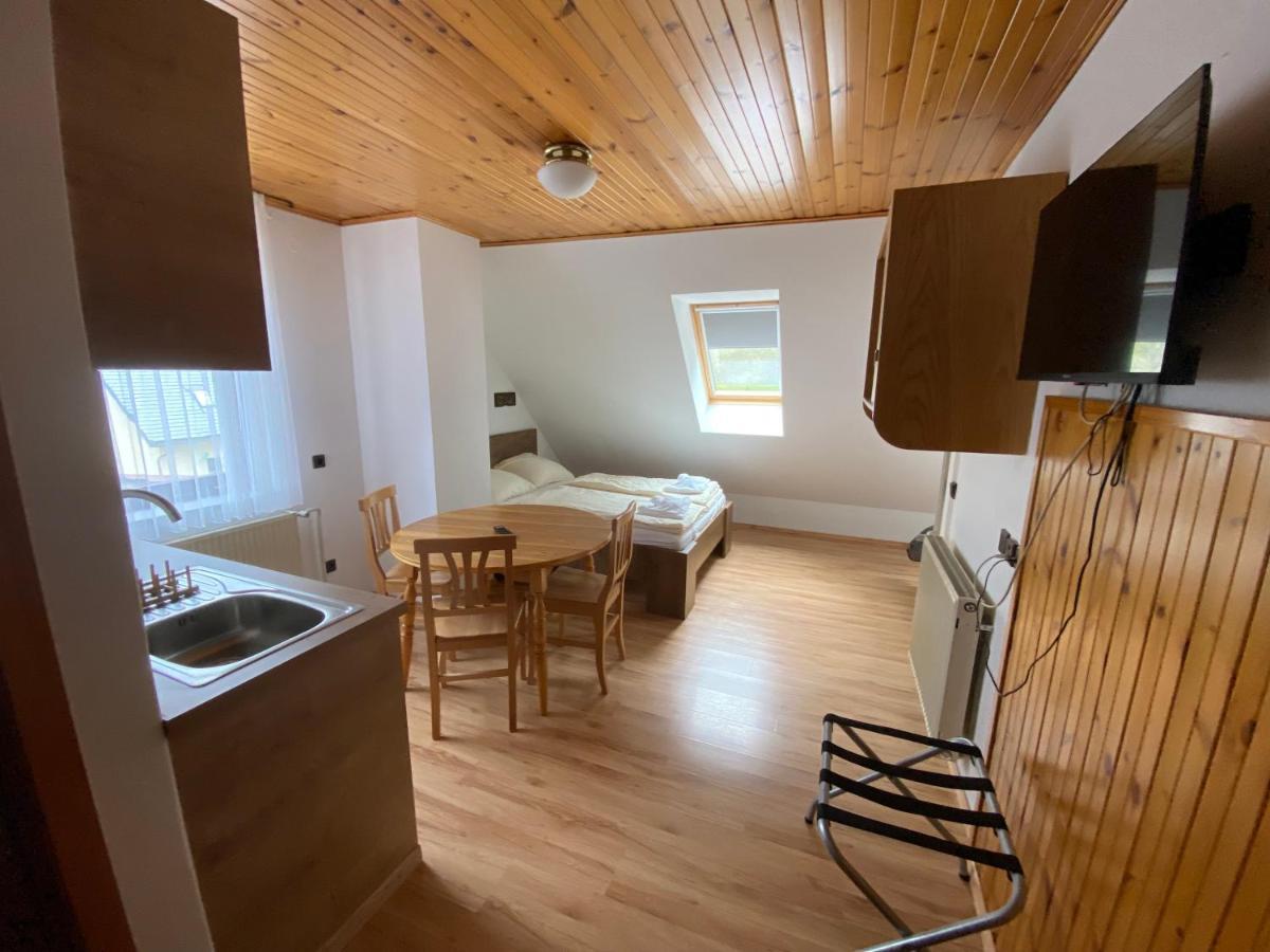 Encijan Apartments Log pod Mangartom Ngoại thất bức ảnh